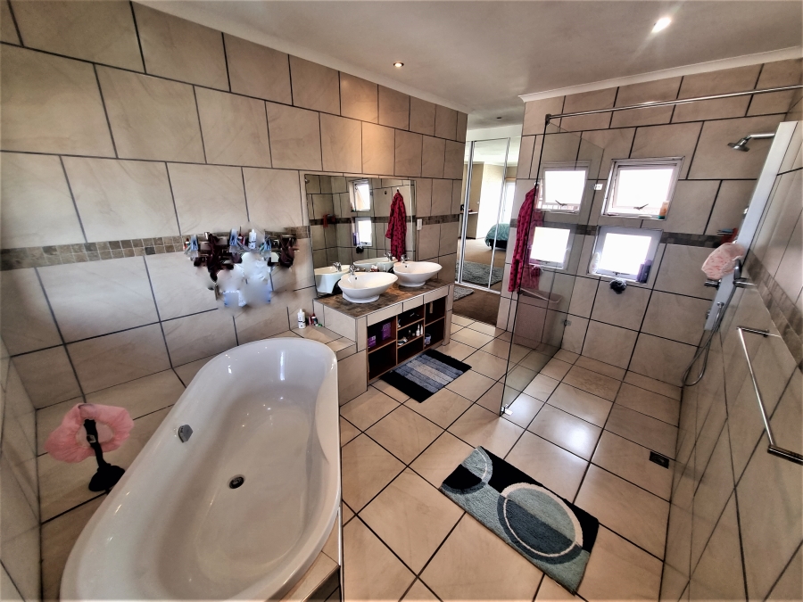 5 Bedroom Property for Sale in Bluewater Bay Western Cape